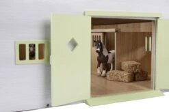 KidsGlobe Paardenstal Met 7 Boxen Pink-White 10 KidsGlobe Paardenstal Met 7 Boxen Pink-White -Speelgoed Speciaal Winkel kidsglobe paardenstal 7 paardenboxen wit roze 610189 1