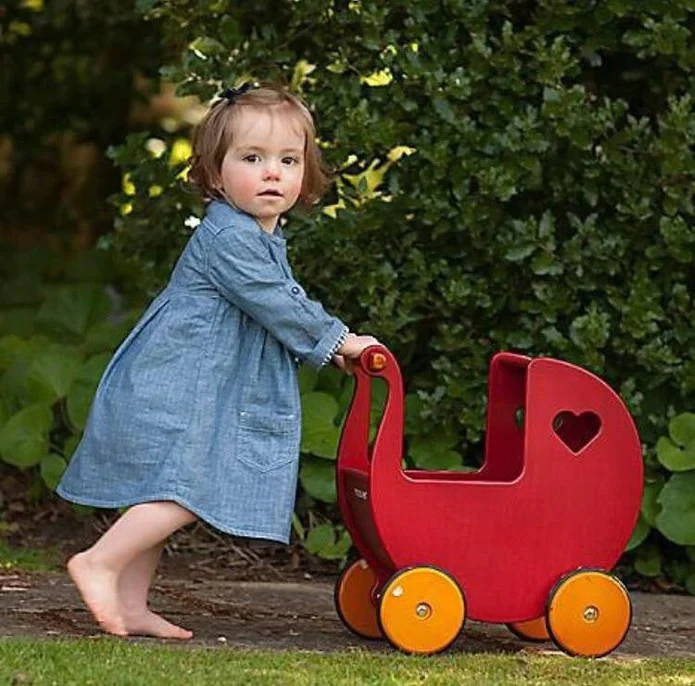 Moover Poppenwagen Hout Rood 4 Moover Poppenwagen Hout Rood - Afbeelding 2