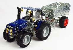 Tronico Mini New Holland T4 Met Aanhangwagen – 1 : 32 12 Tronico Mini New Holland T4 Met Aanhangwagen – 1 : 32 -Speelgoed Speciaal Winkel new holland t4 met aanhanger tronico mini 10056
