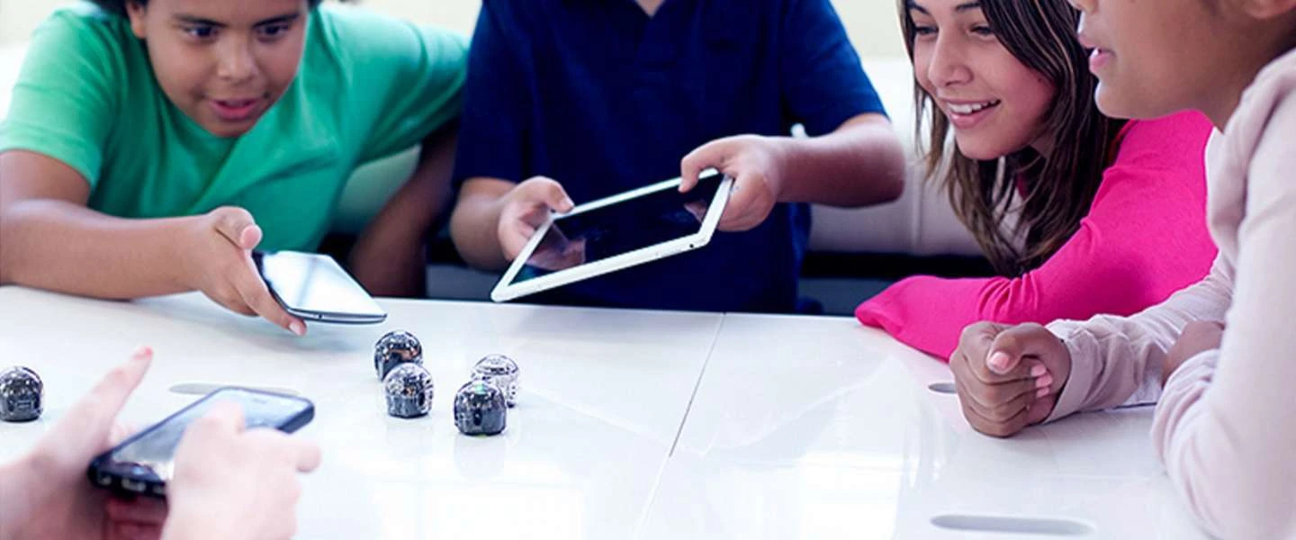 Ozobot Evo Crystal White – STEM De Sociale Smart Robot 7 Ozobot Evo Crystal White – STEM De Sociale Smart Robot - Afbeelding 5